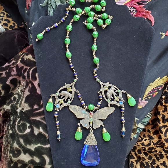 VINTAGE CZECH GLASS & BUTTERFLY NECKLACE - Picture 6 of 7
